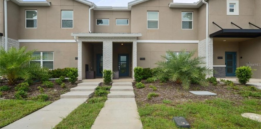 Adosado en Kissimmee, Florida 4 dormitorios, 177.81 m2 № 2125825