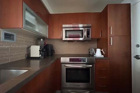 Condo in Miami Beach, Florida, 1 bedroom  № 2317958 - photo 14