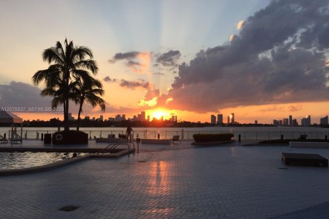 Condo in Miami Beach, Florida, 1 bedroom  № 2317958 - photo 20