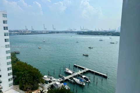 Condo in Miami Beach, Florida, 1 bedroom  № 2317958 - photo 19