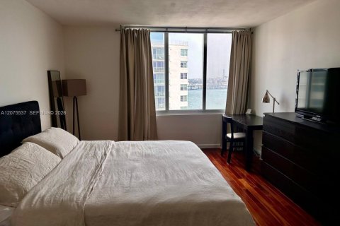 Condo in Miami Beach, Florida, 1 bedroom  № 2317958 - photo 17
