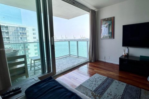 Condo in Miami Beach, Florida, 1 bedroom  № 2317958 - photo 2