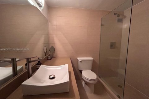 Condo in Miami Beach, Florida, 1 bedroom  № 2317958 - photo 16
