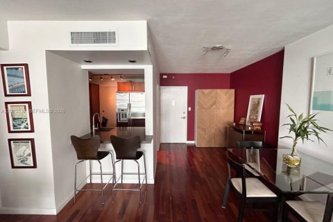 Condo in Miami Beach, Florida, 1 bedroom  № 2317958 - photo 11
