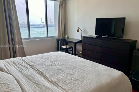 Condo in Miami Beach, Florida, 1 bedroom  № 2317958 - photo 18