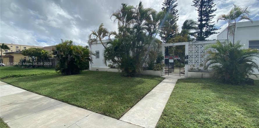 Villa ou maison à Hollywood, Floride 1 chambre, 50.17 m2 № 1891146