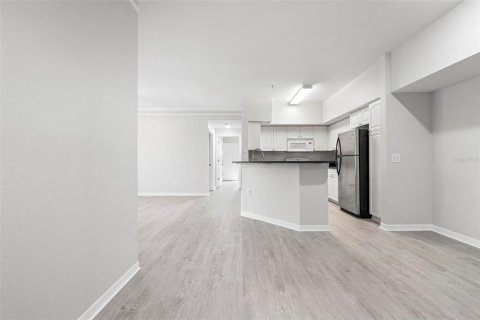 Copropriété à louer à Sarasota, Floride: 3 chambres, 118.91 m2 № 2399360 - photo 4