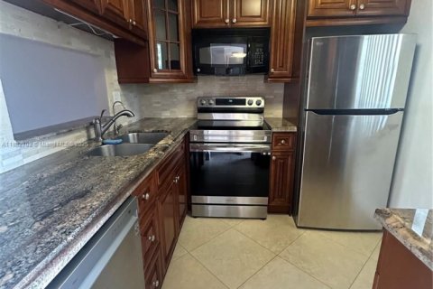 Condominio en venta en Lauderdale Lakes, Florida, 1 dormitorio, 63.55 m2 № 1978115 - foto 4