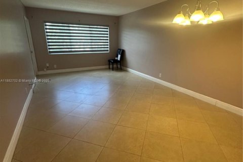 Condominio en venta en Lauderdale Lakes, Florida, 1 dormitorio, 63.55 m2 № 1978115 - foto 8