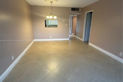 Condominio en venta en Lauderdale Lakes, Florida, 1 dormitorio, 63.55 m2 № 1978115 - foto 9