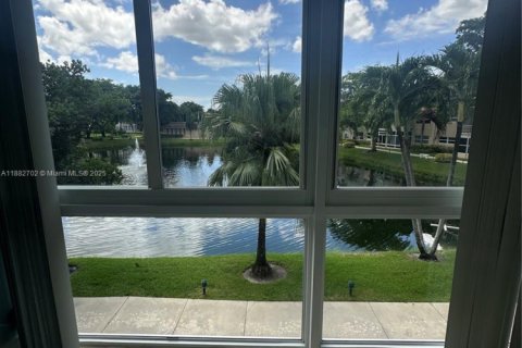 Condominio en venta en Lauderdale Lakes, Florida, 1 dormitorio, 63.55 m2 № 1978115 - foto 1