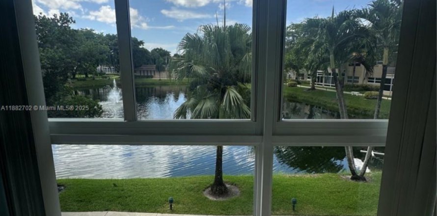Condominio en Lauderdale Lakes, Florida, 1 dormitorio  № 1978115