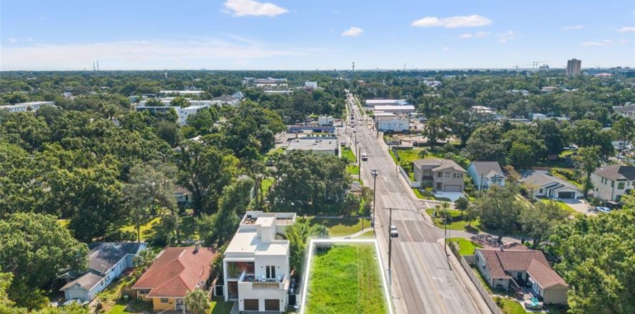 Land in Tampa, Florida № 1893662