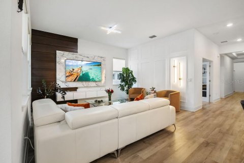 House in Winter Garden, Florida 3 bedrooms, 196.58 sq.m. № 2393505 - photo 11