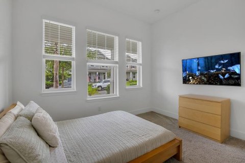 House in Winter Garden, Florida 3 bedrooms, 196.58 sq.m. № 2393505 - photo 25