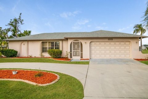 Casa en alquiler en Cape Coral, Florida, 3 dormitorios, 177.44 m2 № 1905167 - foto 1