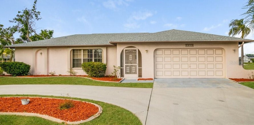 Casa en Cape Coral, Florida 3 dormitorios, 177.44 m2 № 1905167