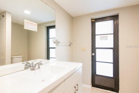 Casa en alquiler en Cape Coral, Florida, 3 dormitorios, 177.44 m2 № 1905167 - foto 8
