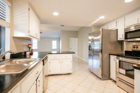 Casa en alquiler en Cape Coral, Florida, 3 dormitorios, 177.44 m2 № 1905167 - foto 5