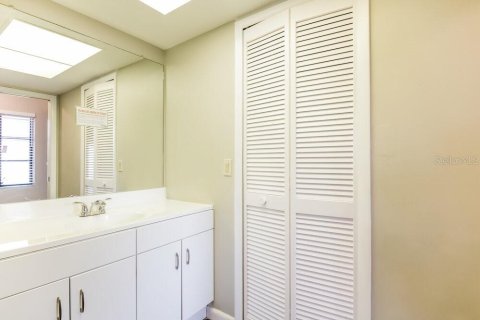 Casa en alquiler en Cape Coral, Florida, 3 dormitorios, 177.44 m2 № 1905167 - foto 12