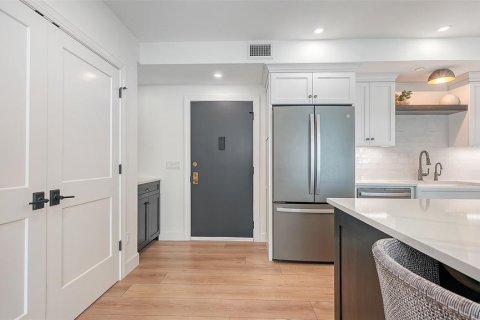 Condo in Sarasota, Florida, 3 bedrooms № 2383476 - photo 4