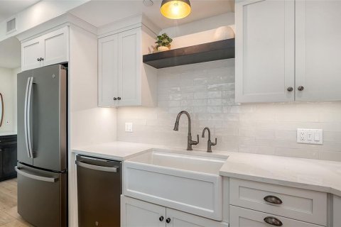 Condo in Sarasota, Florida, 3 bedrooms № 2383476 - photo 19