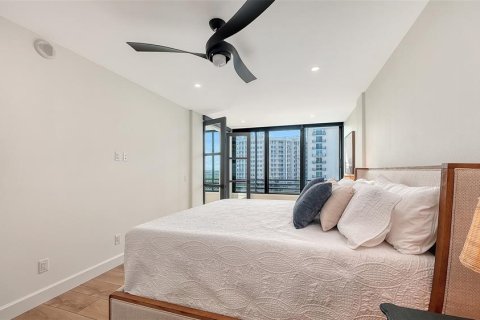 Condo in Sarasota, Florida, 3 bedrooms № 2383476 - photo 23