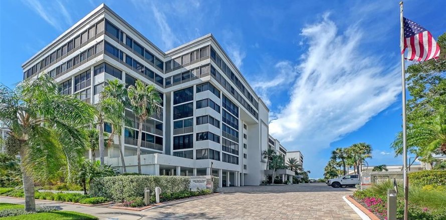 Condo in Sarasota, Florida, 3 bedrooms № 2383476