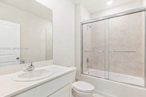 Villa ou maison à louer à LaBelle, Floride: 4 chambres, 169.83 m2 № 2080123 - photo 12