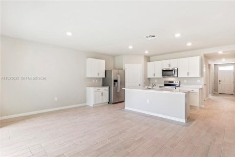 Villa ou maison à louer à LaBelle, Floride: 4 chambres, 169.83 m2 № 2080123 - photo 6
