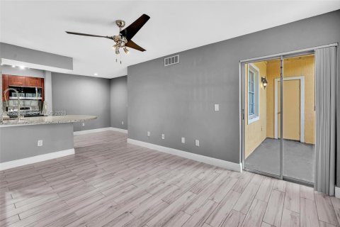 Кондоминиум с 1 комнатой в Помпано-Бич, Флорида № 2011373