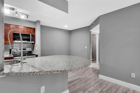 Купить кондоминиум в Помпано-Бич, Флорида 1 комната, 83.89м2, № 2011373 - фото 2