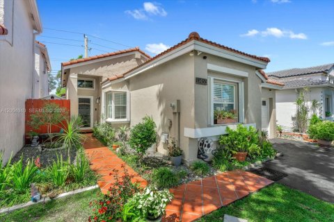 Дом в Майами, Флорида 3 спальни, 116.69м2 № 2068498