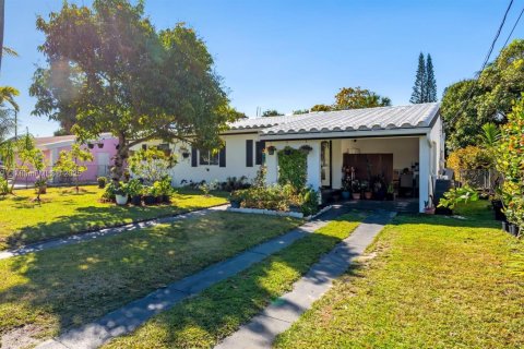 Casa en venta en Miami, Florida, 3 dormitorios, 134.34 m2 № 1708474 - foto 2