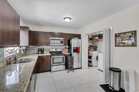 Casa en venta en Miami, Florida, 3 dormitorios, 134.34 m2 № 1708474 - foto 11