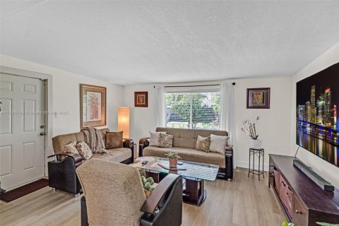 Casa en venta en Miami, Florida, 3 dormitorios, 134.34 m2 № 1708474 - foto 13