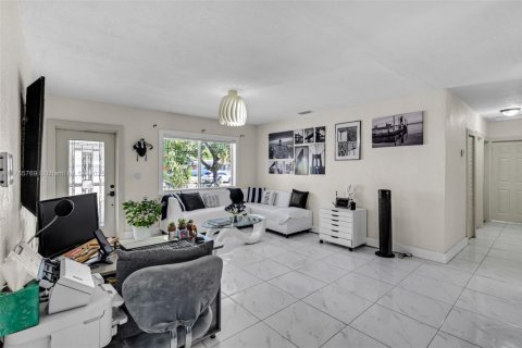 Casa en venta en Miami, Florida, 3 dormitorios, 134.34 m2 № 1708474 - foto 8