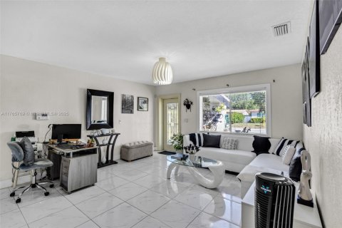 Casa en venta en Miami, Florida, 3 dormitorios, 134.34 m2 № 1708474 - foto 7