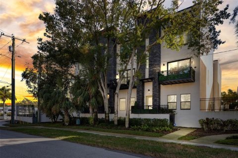 Touwnhouse à vendre à Tampa, Floride: 3 chambres, 177.63 m2 № 1528371 - photo 1