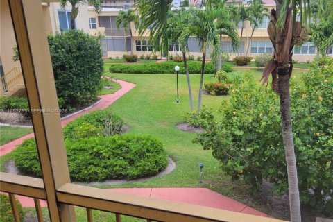 Condominio en alquiler en Hallandale Beach, Florida, 1 dormitorio, 99.5 m2 № 2010679 - foto 7