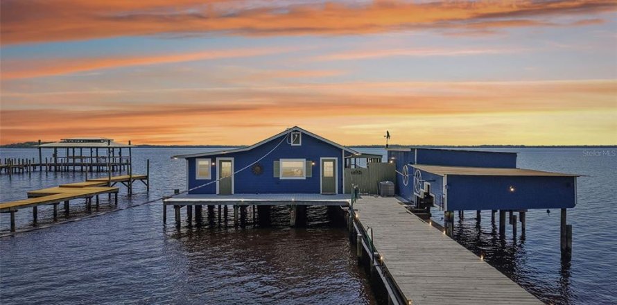 Casa en Crescent City, Florida 2 dormitorios, 130.99 m2 № 2149385