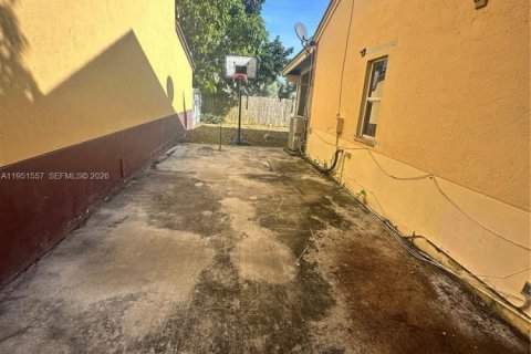 Casa en alquiler en Homestead, Florida, 4 dormitorios, 155.8 m2 № 2007783 - foto 17