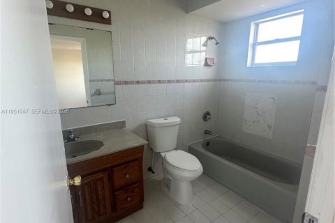 Casa en alquiler en Homestead, Florida, 4 dormitorios, 155.8 m2 № 2007783 - foto 28