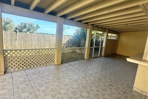 Casa en alquiler en Homestead, Florida, 4 dormitorios, 155.8 m2 № 2007783 - foto 15