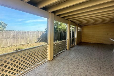Casa en alquiler en Homestead, Florida, 4 dormitorios, 155.8 m2 № 2007783 - foto 16