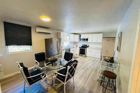 Снять в аренду квартиру в Холливуд, Флорида 3 спальни, 268.21м2, № 1982105 - фото 4