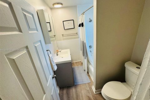 Снять в аренду квартиру в Холливуд, Флорида 3 спальни, 268.21м2, № 1982105 - фото 9