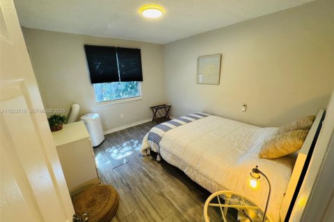 Снять в аренду квартиру в Холливуд, Флорида 3 спальни, 268.21м2, № 1982105 - фото 5