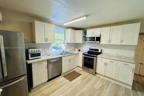 Снять в аренду квартиру в Холливуд, Флорида 3 спальни, 268.21м2, № 1982105 - фото 10