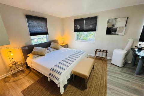 Снять в аренду квартиру в Холливуд, Флорида 3 спальни, 268.21м2, № 1982105 - фото 7